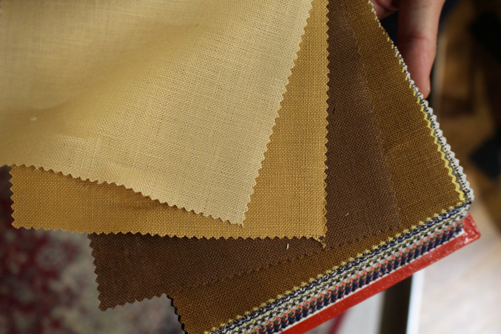 カジュアル　ストレッチ素材