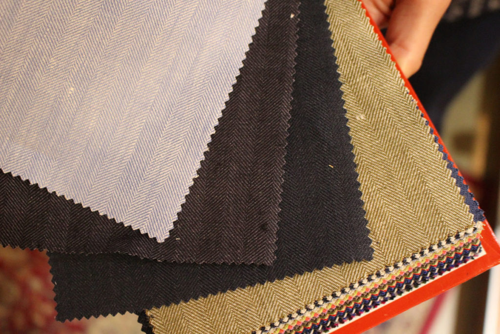 カジュアル　ストレッチ素材