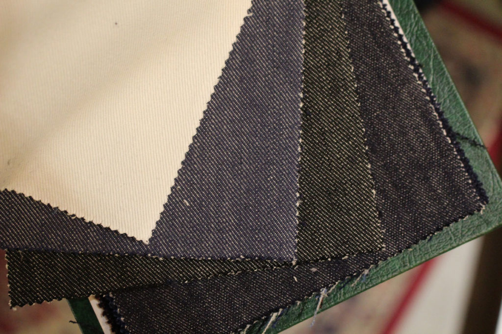 カジュアル　ストレッチ素材