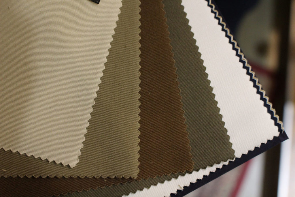 カジュアル　ストレッチ素材